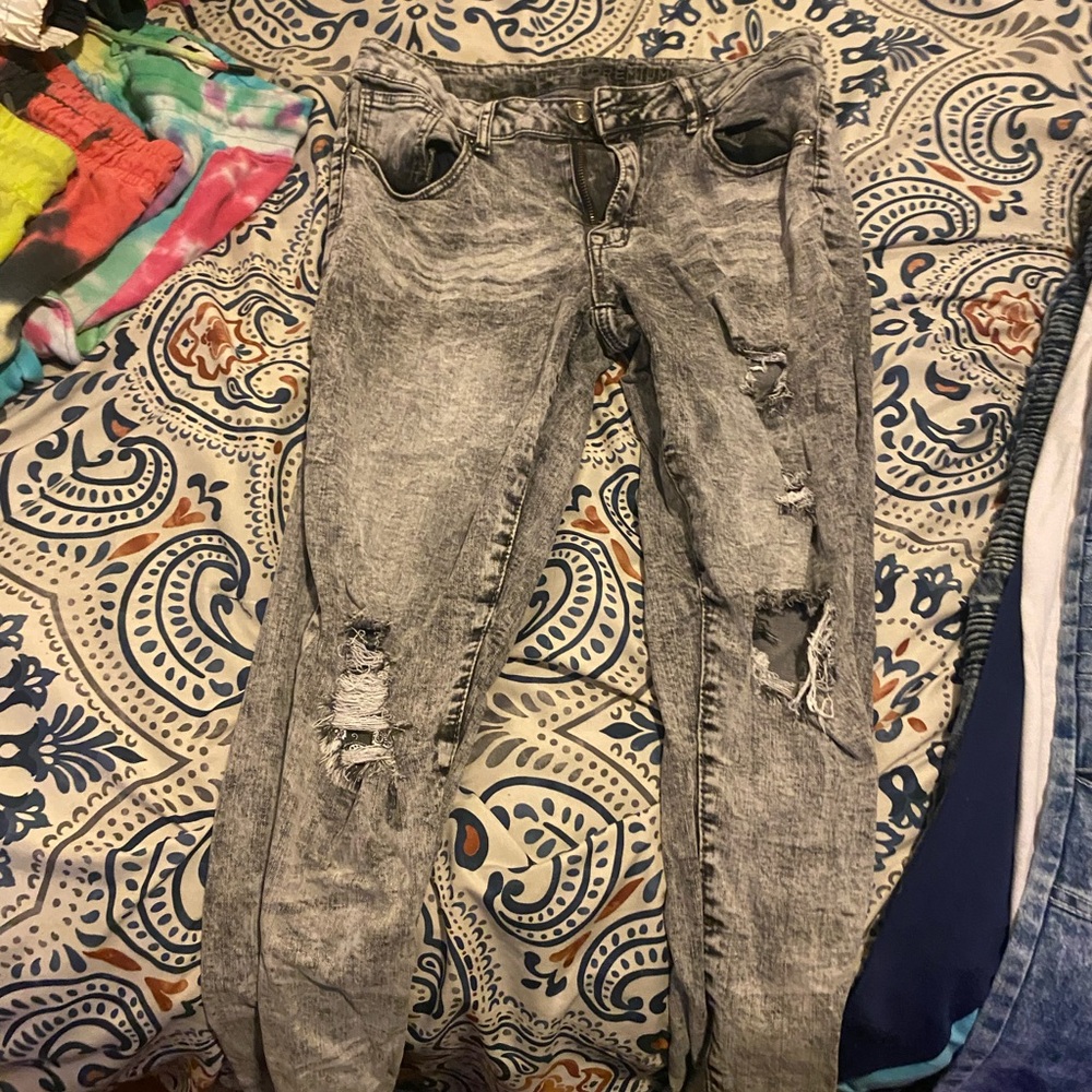 Distressed Grey Women's Jeans